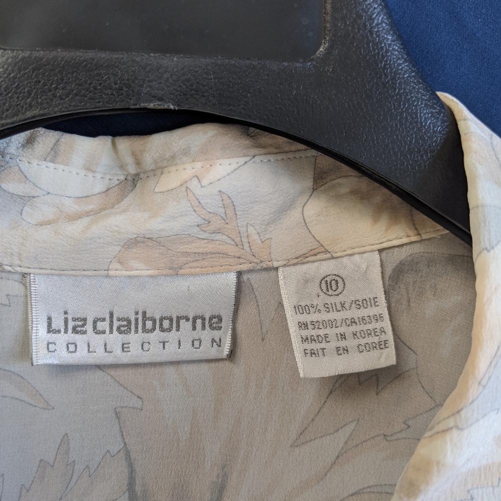 ⭐️SOLD⭐️ 💯% SILK Shirt - Picture 4 of 6